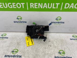 Used Airbag clock spring Renault Clio III (BR/CR) 1.4 16V Price € 135,00 Margin scheme offered by Snuverink Autodemontage