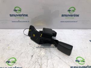 Used Rear seatbelt buckle, left Renault Clio III (BR/CR) 1.4 16V Price € 40,00 Margin scheme offered by Snuverink Autodemontage