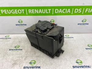 Usagé Boîtier de batterie Citroen C3 (SC) 1.0 Vti 68 12V Prix € 30,00 Règlement à la marge proposé par Snuverink Autodemontage