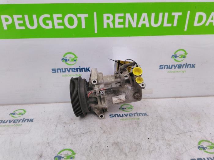 Air conditioning pump from a Nissan NV 200 (M20M) 1.5 dCi 90 2016
