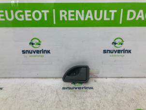 Used Door handle 2-door, right Renault Twingo (C06) 1.2 16V Price € 20,00 Margin scheme offered by Snuverink Autodemontage