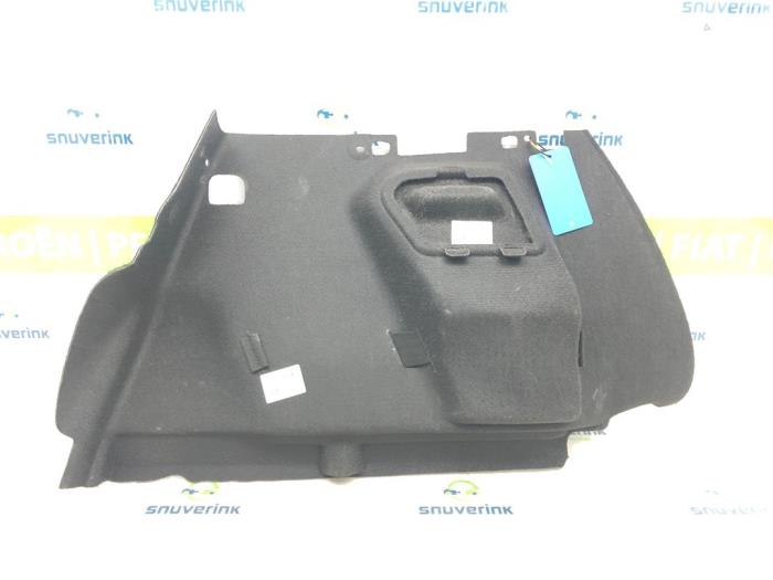 Boot lining left from a Peugeot 2008 (CU) 1.2 12V e-THP PureTech 110 2016
