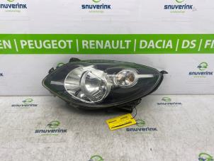 Używane Reflektor lewy Renault Twingo II (CN) 1.5 dCi 90 FAP Cena € 100,00 Procedura marży oferowane przez Snuverink Autodemontage