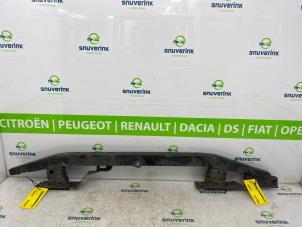 Usados Marco de parachoques delante Renault Twingo II (CN) 1.5 dCi 90 FAP Precio € 70,00 Norma de margen ofrecido por Snuverink Autodemontage