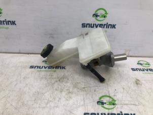 Używane Glówny cylinder hamulcowy Opel Corsa F (UB/UH/UP) 1.2 12V 75 Cena € 45,00 Procedura marży oferowane przez Snuverink Autodemontage