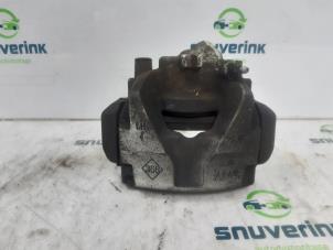 Used Front brake calliper, left Renault Express 1.5 dCi 75 Price on request offered by Snuverink Autodemontage