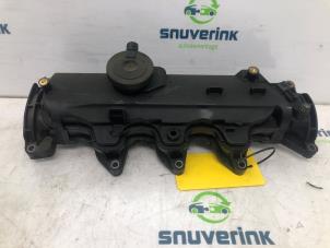 Used Rocker cover Renault Twingo Price € 45,00 Margin scheme offered by Snuverink Autodemontage
