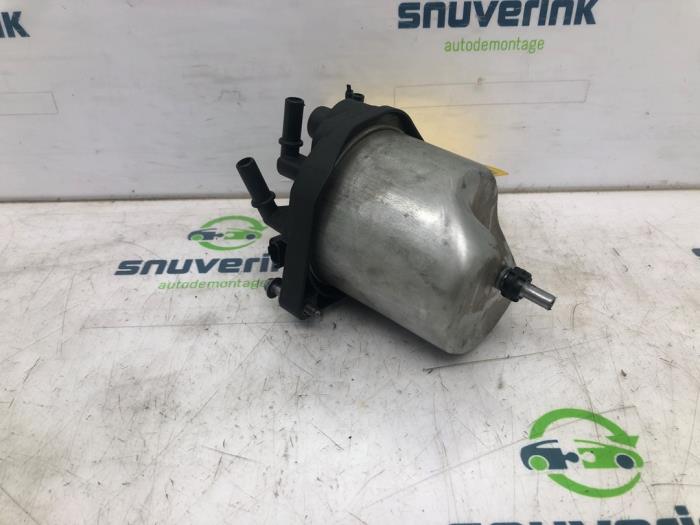 Fuel filter housing from a Peugeot 5008 I (0A/0E) 1.6 HDiF 16V 2011