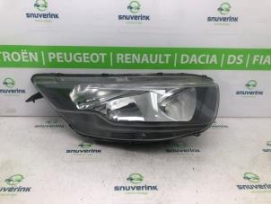 Used Headlight, right Iveco New Daily VI 35C17, 35S17, 40C17, 50C17, 65C17, 70C17 Price on request offered by Snuverink Autodemontage