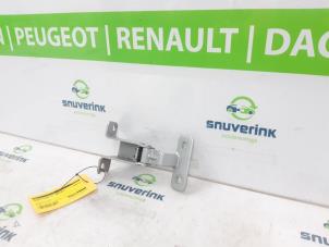 Usados Bisagra puerta derecha detrás Renault Express 1.5 dCi 75 Precio de solicitud ofrecido por Snuverink Autodemontage