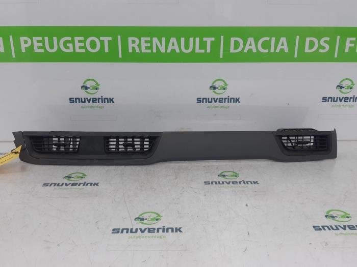Kratka wentylacyjna deski rozdzielczej z Renault Express 1.5 dCi 75 2021