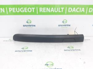 Gebrauchte Griff Hecktür Lieferwagen Renault Express 1.5 dCi 75 Preis auf Anfrage angeboten von Snuverink Autodemontage
