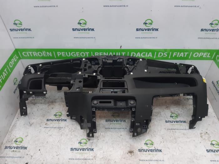 Używane Panel Iveco New Daily VI 35C17, 35S17, 40C17, 50C17, 65C17, 70C17 Cena € 90,75 Z VAT oferowane przez Snuverink Autodemontage