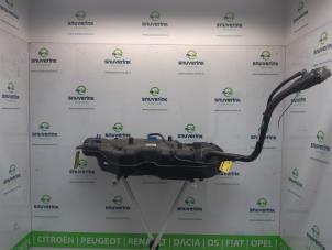 Używane Zbiornik Renault Arkana (RJLL) 1.6 E-Tech 145 16V Cena na żądanie oferowane przez Snuverink Autodemontage