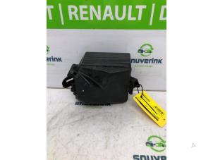 Używane Skrzynka bezpieczników Renault Clio III Estate/Grandtour (KR) 1.2 16V TCE 100 Cena na żądanie oferowane przez Snuverink Autodemontage