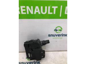 Used Wiper switch Renault Clio III Estate/Grandtour (KR) 1.2 16V TCE 100 Price € 60,00 Margin scheme offered by Snuverink Autodemontage