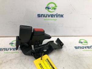 Used Rear seatbelt buckle, left Renault Clio III Estate/Grandtour (KR) 1.2 16V TCE 100 Price on request offered by Snuverink Autodemontage