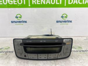 Usagé Radio Peugeot 107 1.0 12V Prix € 75,00 Règlement à la marge proposé par Snuverink Autodemontage