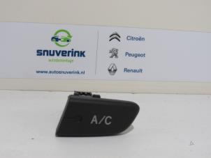 Używane Przelacznik klimatyzacji Peugeot 107 1.0 12V Cena € 40,00 Procedura marży oferowane przez Snuverink Autodemontage
