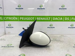 Usagé Rétroviseur gauche Peugeot 107 1.0 12V Prix € 30,00 Règlement à la marge proposé par Snuverink Autodemontage