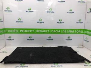 Usagé Tapis de coffre Peugeot 107 1.0 12V Prix € 35,00 Règlement à la marge proposé par Snuverink Autodemontage