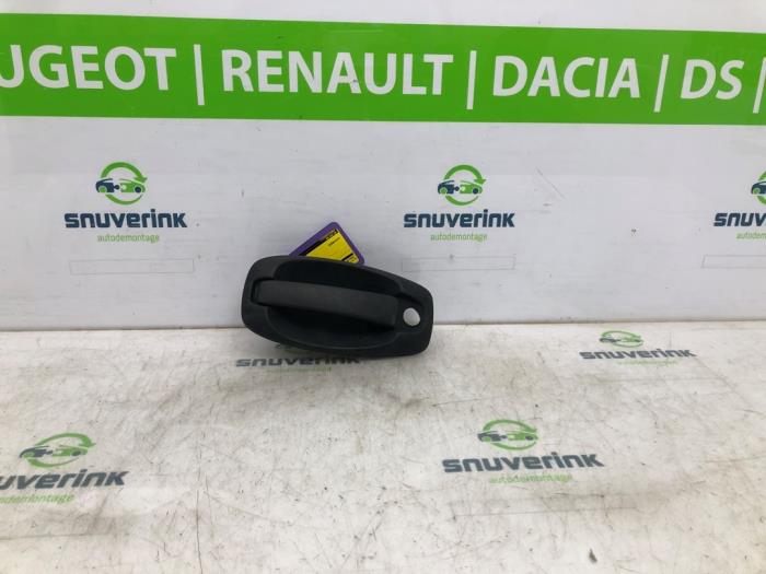 Begagnade Handtag Fiat Fiorino (225) 1.3 JTD 16V Multijet Pris € 30,00 Marginaltabell erbjuds av Snuverink Autodemontage
