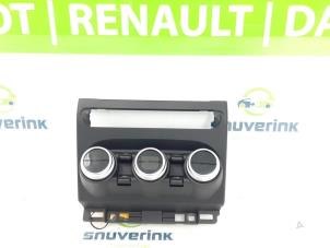 Gebrauchte Heizung Bedienpaneel Renault Arkana (RJLL) 1.6 E-Tech 145 16V Preis € 100,00 Margenregelung angeboten von Snuverink Autodemontage