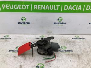 Used Front wiper motor Citroen C4 Picasso (3D/3E) 1.6 e-HDi 115 Price € 90,00 Margin scheme offered by Snuverink Autodemontage