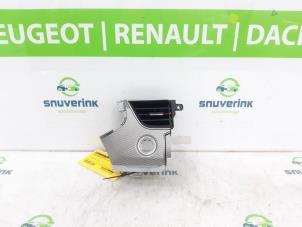 Usagé Aerateur tableau de bord Renault Arkana (RJLL) 1.6 E-Tech 145 16V Prix € 50,00 Règlement à la marge proposé par Snuverink Autodemontage