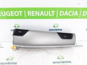 Usagé Aerateur tableau de bord Renault Arkana (RJLL) 1.6 E-Tech 145 16V Prix € 80,00 Règlement à la marge proposé par Snuverink Autodemontage
