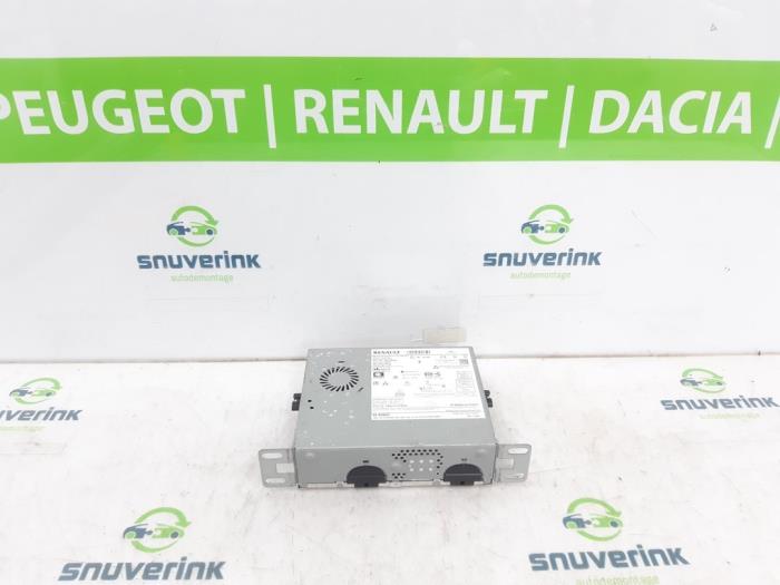 Używane Radio Renault Arkana (RJLL) 1.6 E-Tech 145 16V Cena € 150,00 Procedura marży oferowane przez Snuverink Autodemontage