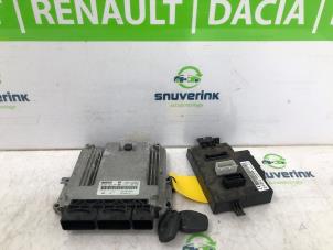 Used Engine management computer Renault Trafic New (FL) 2.0 dCi 16V 90 Price on request offered by Snuverink Autodemontage