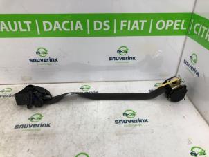 Used Front seatbelt buckle, left Renault Trafic New (FL) 2.0 dCi 16V 90 Price on request offered by Snuverink Autodemontage