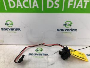 Used Heater resistor Renault Trafic New (FL) 2.0 dCi 16V 90 Price on request offered by Snuverink Autodemontage