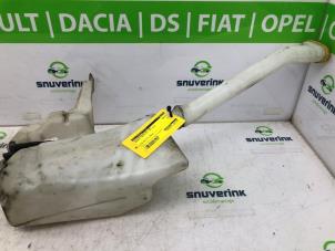 Used Front windscreen washer reservoir Renault Trafic New (FL) 2.0 dCi 16V 90 Price € 36,30 Inclusive VAT offered by Snuverink Autodemontage