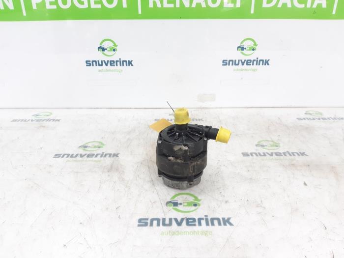 Begagnade Vattenpump Renault Arkana (RJLL) 1.6 E-Tech 145 16V Pris € 95,00 Marginaltabell erbjuds av Snuverink Autodemontage