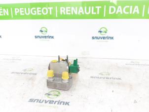 Używane Czujnik cisnienia klimatyzacji Renault Arkana (RJLL) 1.6 E-Tech 145 16V Cena € 140,00 Procedura marży oferowane przez Snuverink Autodemontage