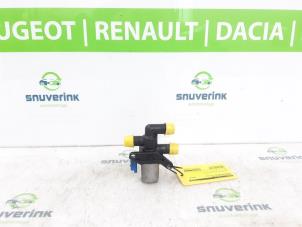Używane Elektryczny zawór nagrzewnicy Renault Arkana (RJLL) 1.6 E-Tech 145 16V Cena € 45,00 Procedura marży oferowane przez Snuverink Autodemontage