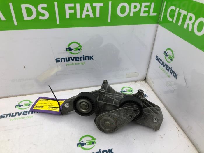 Used Alternator upper bracket Fiat 500 (312) 0.9 TwinAir 85 Price € 34,98 Margin scheme offered by Snuverink Autodemontage