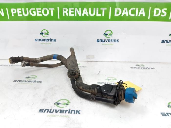 Gebrauchte Füllrohr adbluetank Renault Trafic (1FL/2FL/3FL/4FL) 2.0 dCi 16V 120 Preis € 61,71 Mit Mehrwertsteuer angeboten von Snuverink Autodemontage