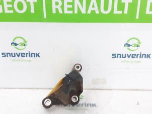Usagé Support boîte de vitesse Renault Trafic (1FL/2FL/3FL/4FL) 2.0 dCi 16V 120 Prix € 96,80 Prix TTC proposé par Snuverink Autodemontage