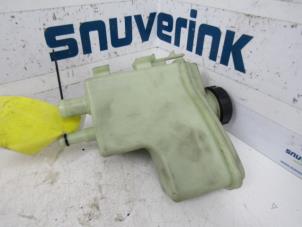 Usados Depósito de aceite de dirección asistida Renault Clio Precio de solicitud ofrecido por Snuverink Autodemontage