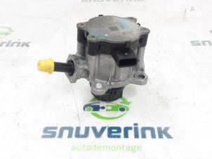 Used Oil pump Renault Arkana (RJLL) 1.6 E-Tech 145 16V Price on request offered by Snuverink Autodemontage