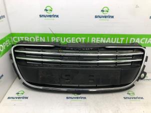 Używane Grill Peugeot 508 SW (8E/8U) 1.6 THP 16V Cena € 175,00 Procedura marży oferowane przez Snuverink Autodemontage