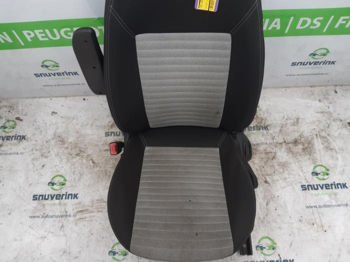 Używane Fotel lewy Fiat Fiorino (225) 1.3 JTD 16V Multijet Cena € 90,00 Procedura marży oferowane przez Snuverink Autodemontage