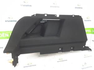 Używane Tapicerka pokrywy bagaznika lewa Renault Arkana (RJLL) 1.6 E-Tech 145 16V Cena € 45,00 Procedura marży oferowane przez Snuverink Autodemontage