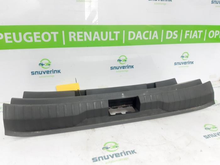 Tapicerka bagaznika z Renault Arkana (RJLL) 1.6 E-Tech 145 16V 2022