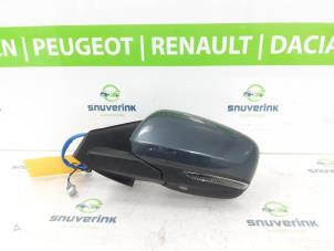 Usagé Rétroviseur gauche Renault Kadjar (RFEH) 1.3 TCE 140 FAP 16V Prix sur demande proposé par Snuverink Autodemontage