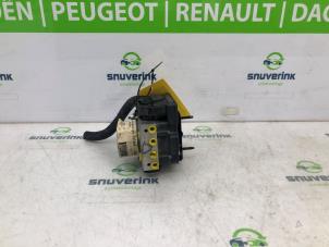 Usagé Pompe ABS Renault Kadjar (RFEH) 1.3 TCE 140 FAP 16V Prix € 245,00 Règlement à la marge proposé par Snuverink Autodemontage
