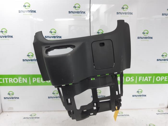 Middle console from a Renault Trafic (1FL/2FL/3FL/4FL) 1.6 dCi 90 2016